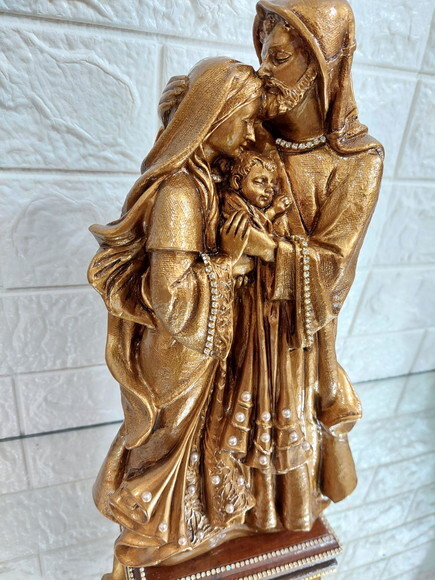 Sagrada Família de Nazaré , o Beijo de José , Casamento
