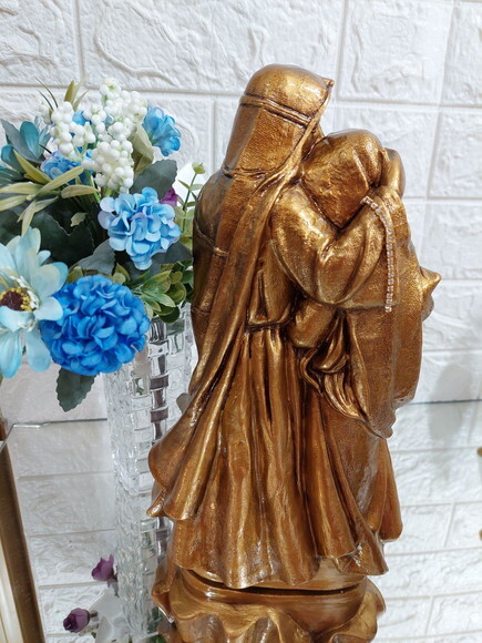 Sagrada Família de Nazaré , o Beijo de José , Casamento