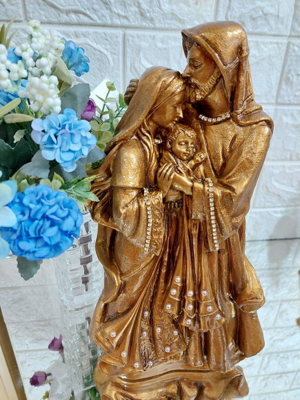 Sagrada Família de Nazaré , o Beijo de José , Casamento