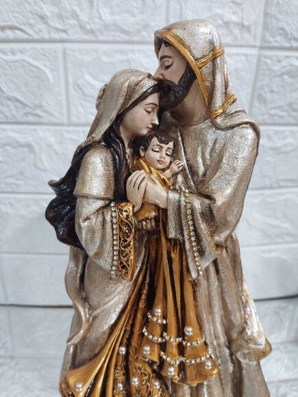 Sagrada Família de Nazaré , o Beijo de José , Casamento