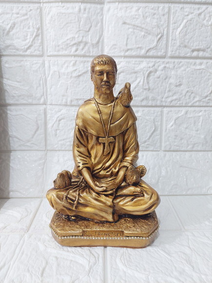 São Francisco Meditando Dourado