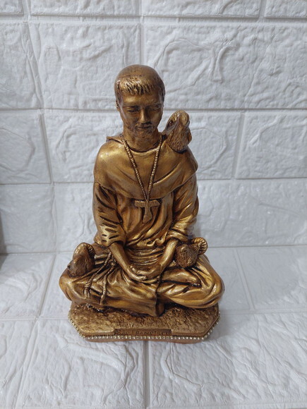 São Francisco Meditando Dourado