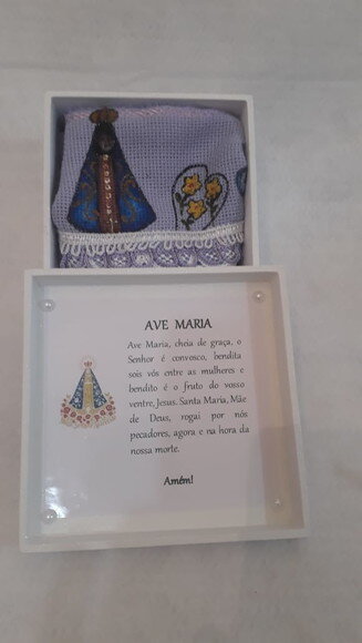 Caixa de Nossa Senhora com Toalha e Oração.