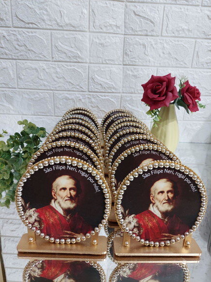 Enfeite de Mesa de São Filipe Neri , em mdf , Lembrancinha