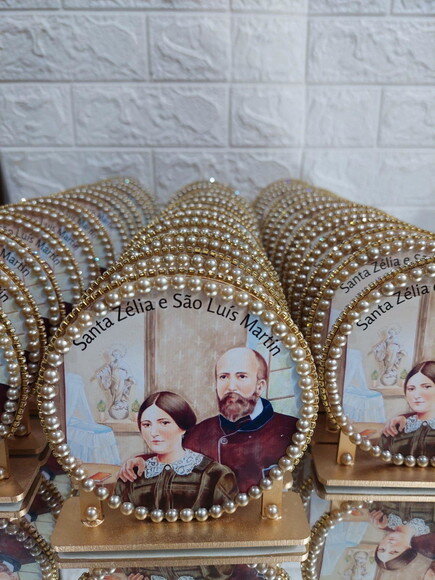 Enfeite de Mesa de São Luis e Santa Zélia