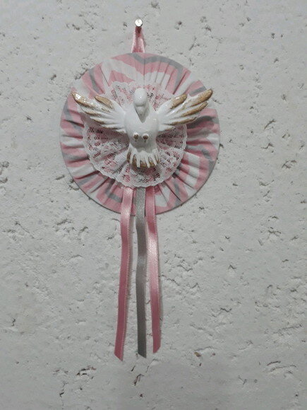 Enfeite de porta com Espírito Santo, para quarto de menina
