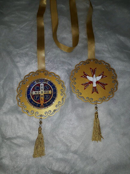 Escapulário de porta Medalha de São Bento e Espírito Santo
