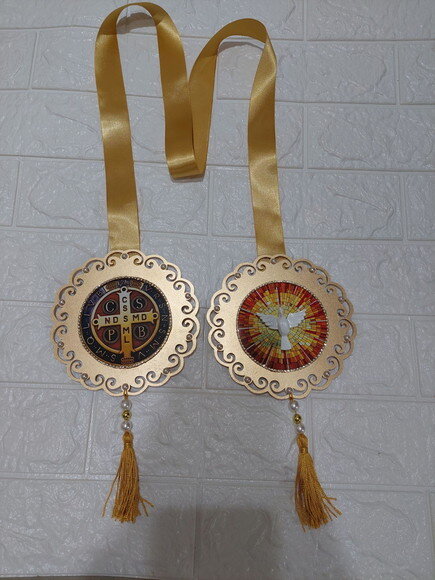 Escapulário De Porta Medalha De São Bento E Espírito Santo