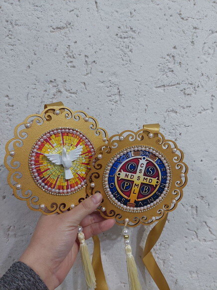 Escapulário De Porta Medalha De São Bento E Espírito Santo