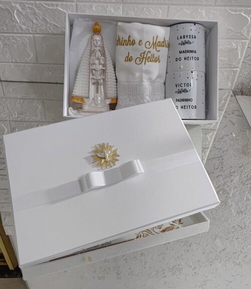 Kit Batizado: Caixa, Toalha,santa e 2 Canecas Personalizadas