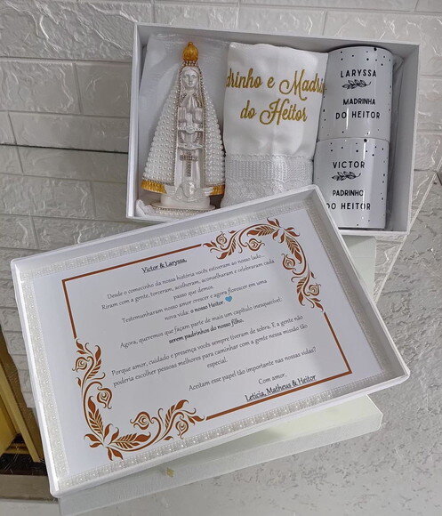 Kit Batizado: Caixa, Toalha,santa e 2 Canecas Personalizadas