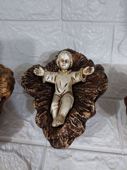 Menino Jesus na Manjedoura 15cm