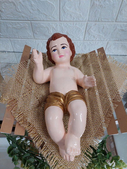 Menino Jesus na Manjedoura de mdf , Imagem de 30cm , Natal .