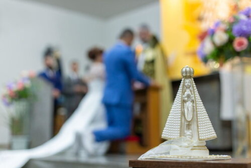 Nossa Senhora Aparecida 20cm, com Base, Porta Alianças
