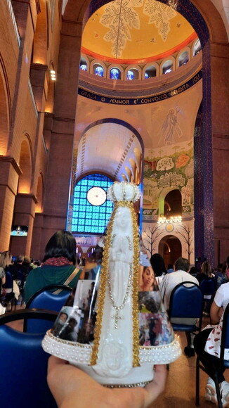 Nossa Senhora Aparecida 25 cm com fotos da família