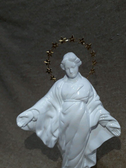 Nossa Senhora do Sorriso com resplendor