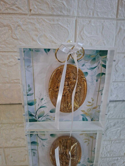 Porta Alianças de Acrílico com Sagrada Família Casamento