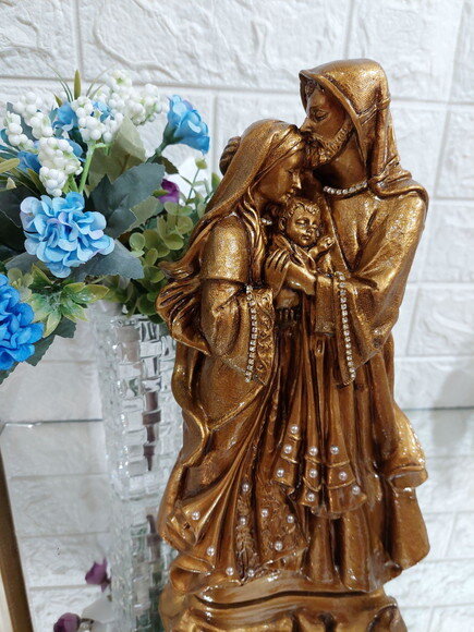 Sagrada Família de Nazaré , o Beijo de José , Casamento