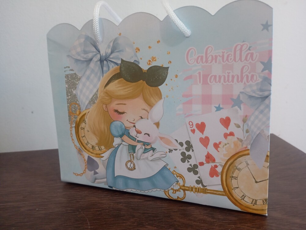 20 unidades Sacolinha personalizada Tema Alice no país das marav