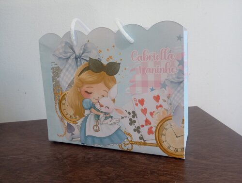 20 unidades Sacolinha personalizada Tema Alice no país das marav