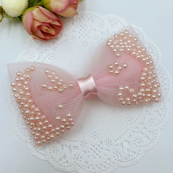 Laço de Cabelo em Tule e Pérolas