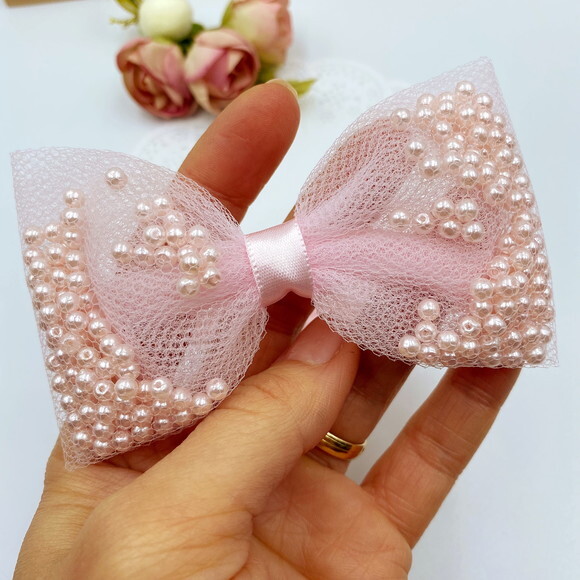 Laço de Cabelo em Tule e Pérolas