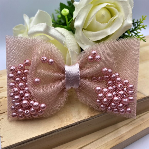 Laço de Cabelo em Tule e Pérolas