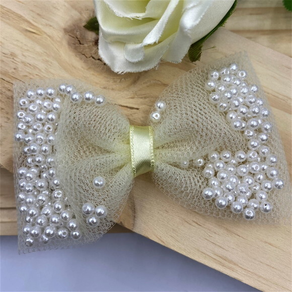 Laço de Cabelo em Tule e Pérolas
