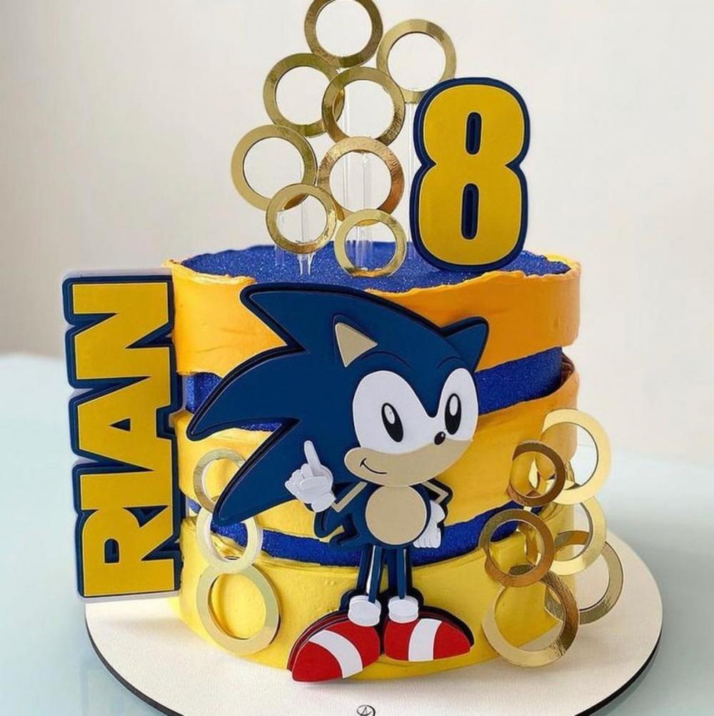 Topo de bolo sonic em camadas