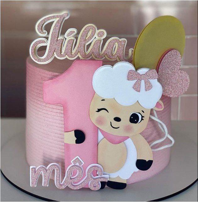 Topo de bolo ovelhinha rosa em camadas