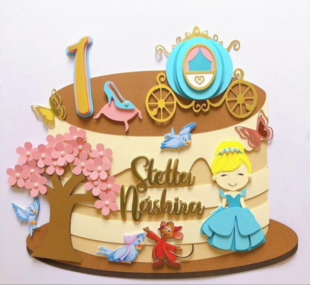 Topo de bolo cinderela em camadas