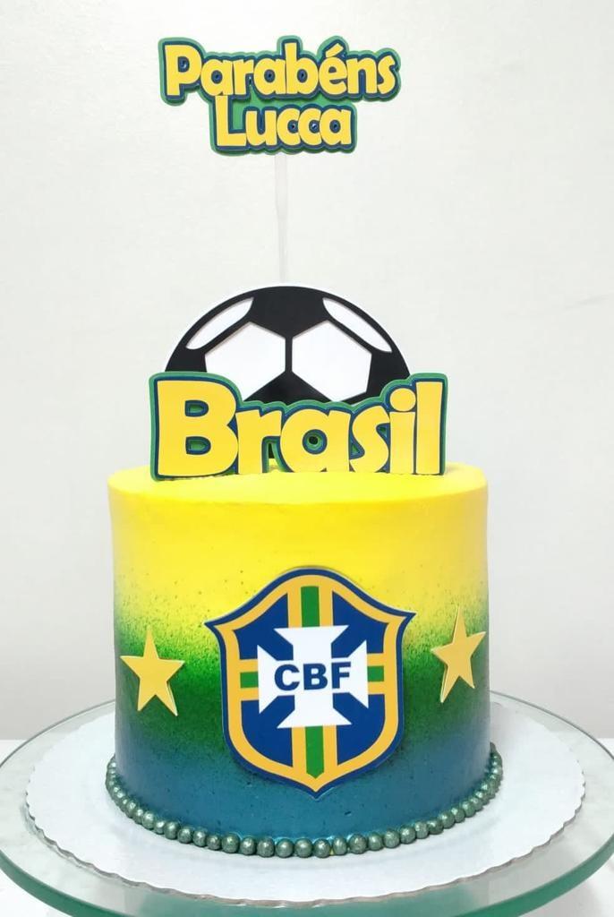 Topo de bolo futebol Brasil com bola 3D