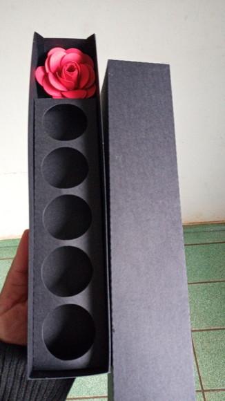 Arquivo de caixa para doces e rosa