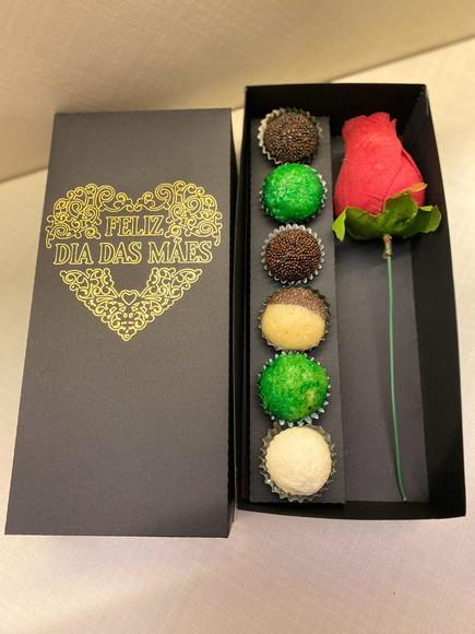 Arquivo de caixa para doces e rosa