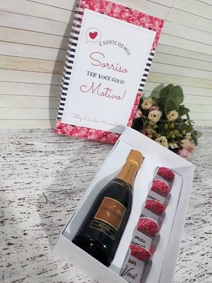 Arquivo de caixa para espumante e doces
