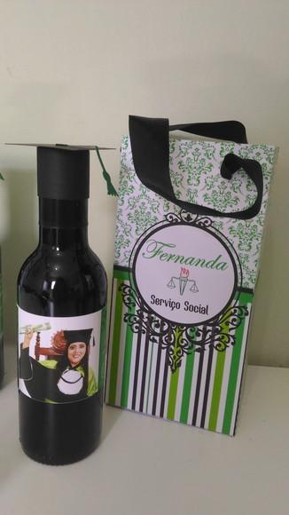 Arquivo de Corte caixa para mini vinho formatura