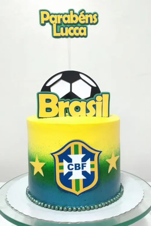 Topo de bolo futebol Brasil com bola 3D