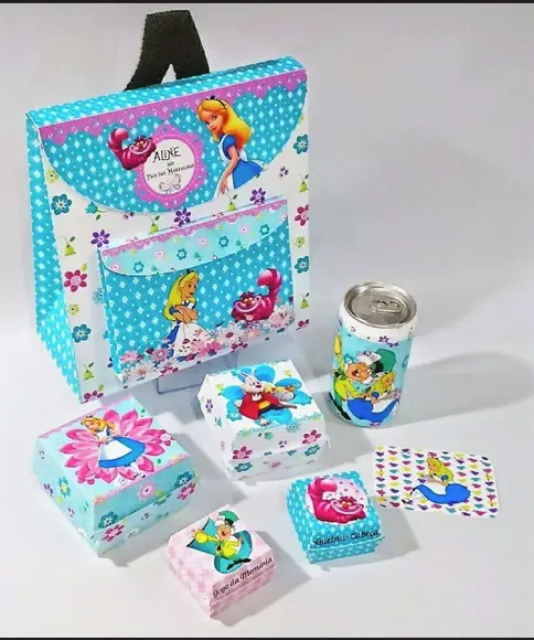 Arquivo de Corte Mochila Alice no Pais das Maravilha