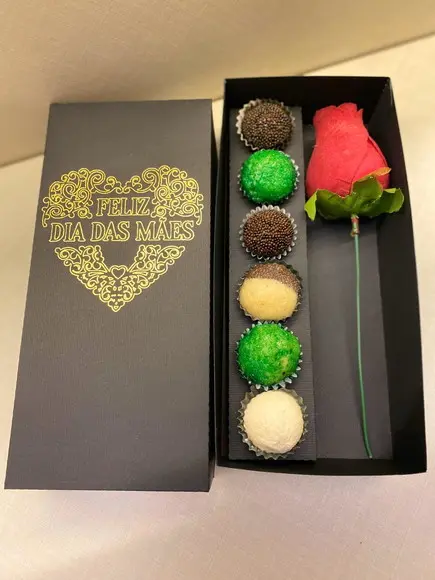Arquivo de caixa para doces e rosa