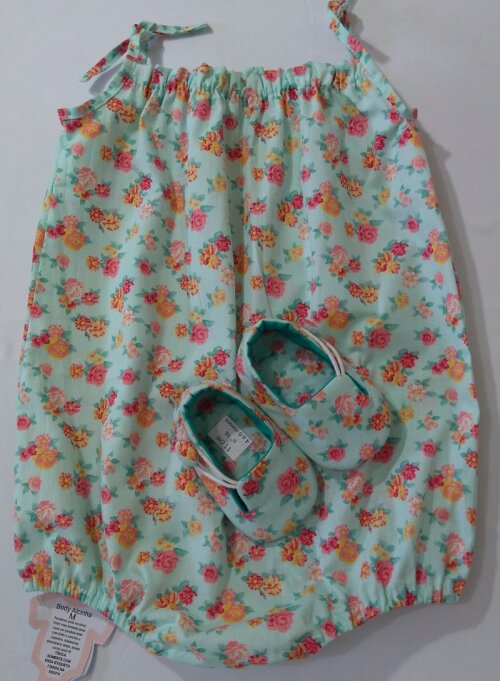 Conjunto de Body de Alcinha e Sapatinho/Pantufinha - RN a 18 Mese