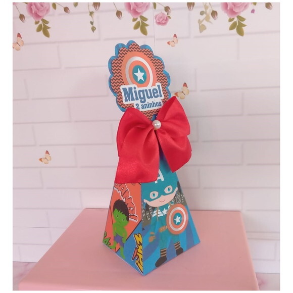 Caixa Pirâmide Heróis Cute