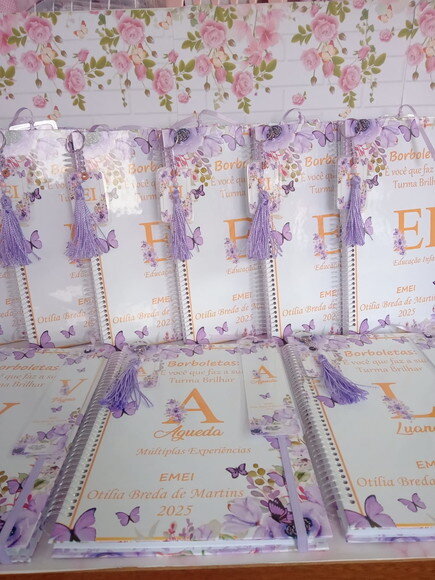 Caderno Universitário Floral Borboleta com 200 Folhas