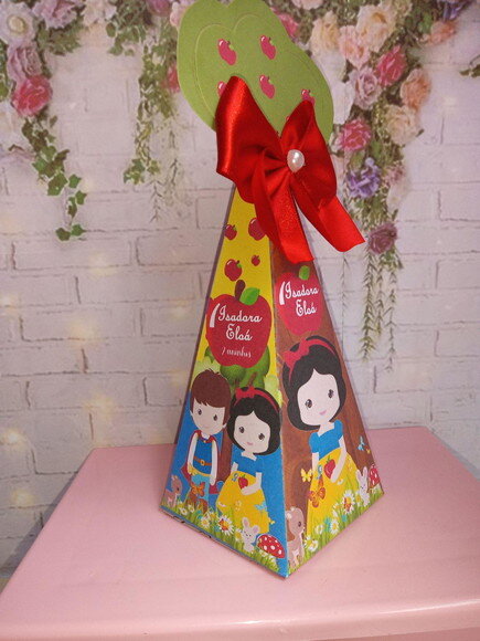 Caixa Pirâmide Branca de Neve Cute