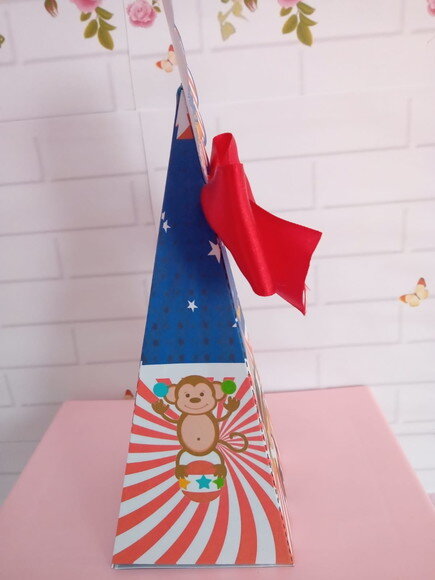 Caixa Pirâmide Circo Menino