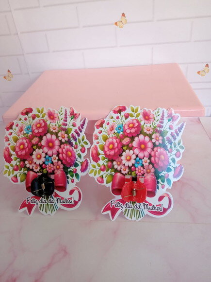 Card com Mini Piranha de Cabelo Dia da Mulher