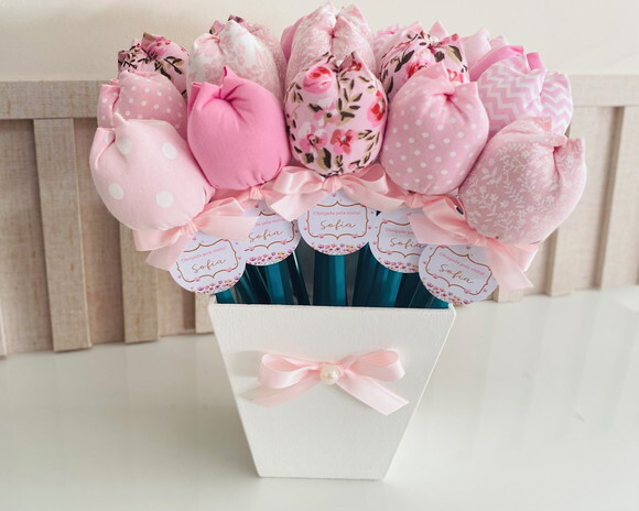 Lembrancinha de chá de bebe Lápis Tulipa com Cachepô