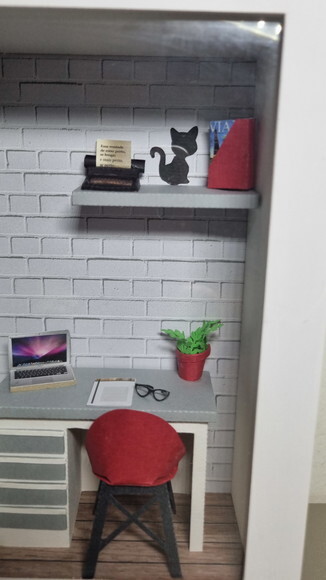 Quadro Cenário em Miniatura - Jornalista - com vidro
