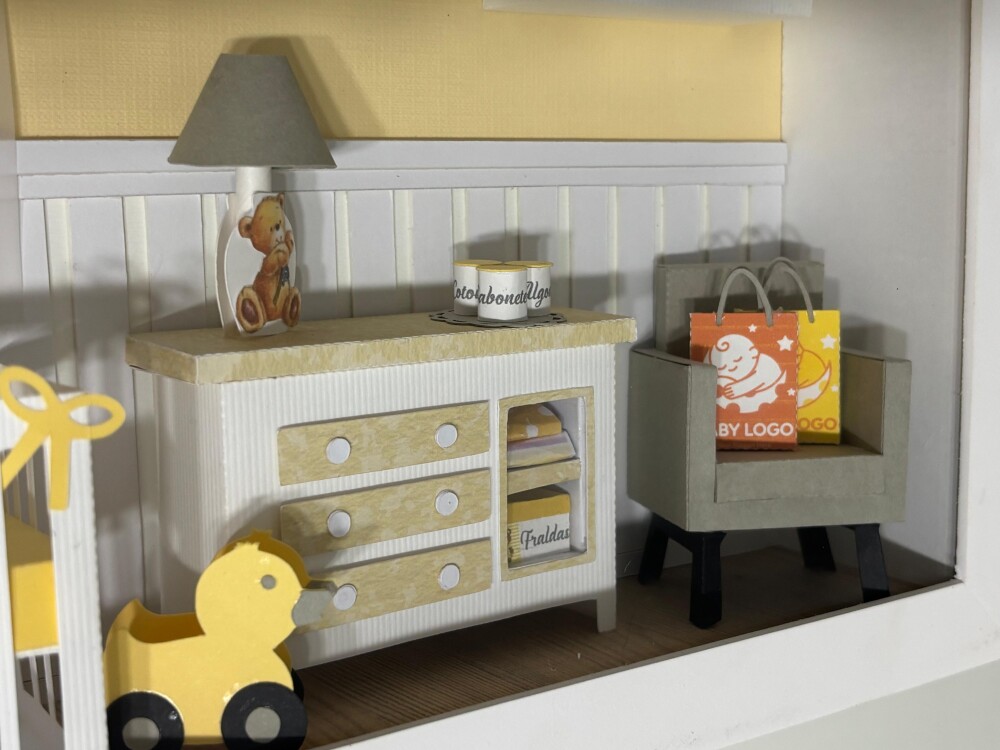 Quadro Cenário em Miniatura - Quarto de Bebê, com vidro