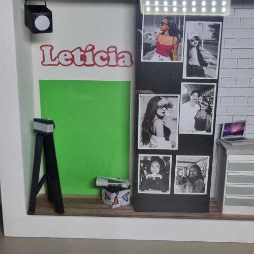 Quadro Cenário em Miniatura - Jornalista - com vidro