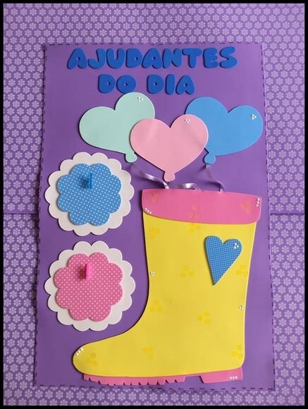 Cartaz ajudantes do dia tema chuva de amor